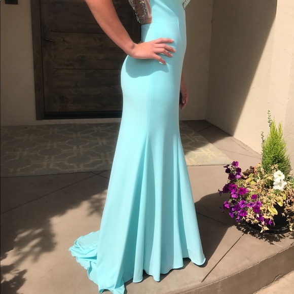 Beautiful Tiffany Blue Gown (grad / bridesmaid) - Picture 2 of 7